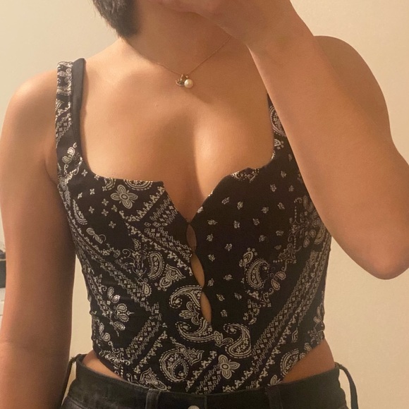 Cute corset top - Picture 2 of 4
